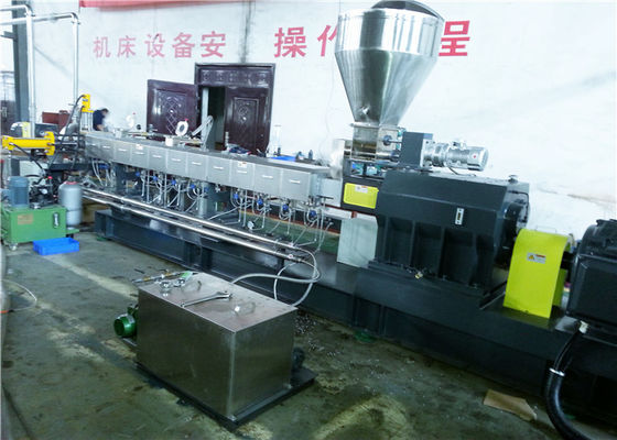 중국 두 배 나사 산출 500kg/hr 고능률을 가진 플라스틱 압출기 기계 협력 업체