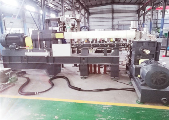 중국 500kg/hr 매우 능률적인 기계를 합성하는 산업 2단계 압출기 Pvc 협력 업체