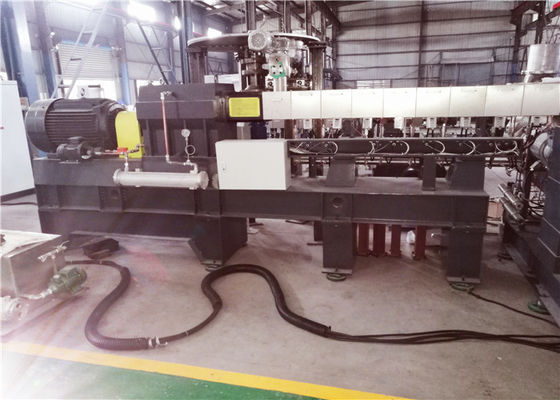 중국 2단계 압출기 기계 1000kg/hr 쉬운 가동을 합성하는 연약하고/엄밀한 PVC 협력 업체